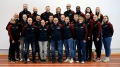 Norge sender en tropp på syv utøvere til Deaflympics i Brasil. Her står de sammen med støtteapparatet og idrettspreident Berit Kjøll. Foto: Pernille Ingebrigtsen