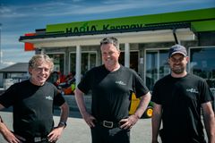 Odd Sørhaug, Tor Asle Grønningen og Peder Vikingstad hos Hagia Karmøy. Foto: Ifor Williams Norge