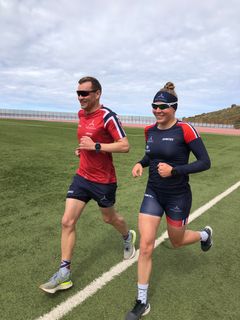 Sportssjef Arild Tveiten og Solveig Løvseth på trening i Sierra Nevada vår 2021. Bildet kan brukes redaksjonelt.