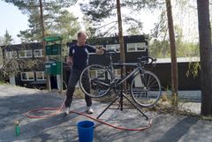 Sesongen for vårrengjøring er i gang, og med det kommer også mange miljøfarlige rengjøringsprodukter fram i lyset. Husk å sortere miljøfarlig avfall riktig. Foto: Marie Holen Danielson.