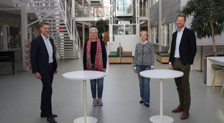 Nils Morten Huseby (IFE), Greta Bentzen (NIVA), Kari Nygaard (NILU) og Lars Andresen (NGI) vil utrede modeller for mulig instituttsamarbeid. Foto: NIVA