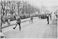 Tyske soldater marsjerer på Karl Johan i Oslo, april 1940 (foto: Arkivverket/Riksarkivet/NTBs krigsarkiv).