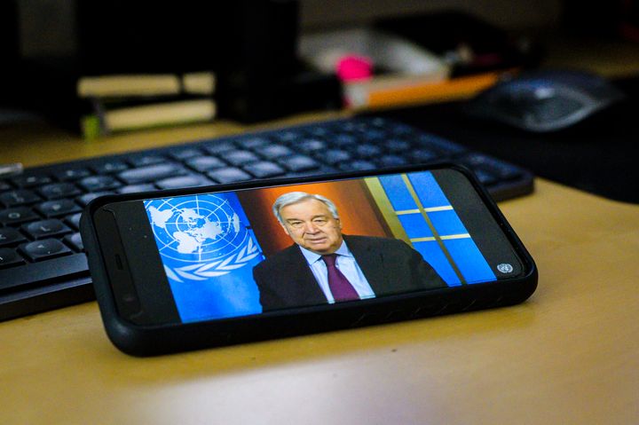 Generalsekretær António Guterres holder en virtuell pressemelding om det globale Koronavirusutbruddet. Foto: UN Photo/Manuel Elias