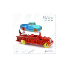 Tomtebiler er motivet på ett av frimerkene Posten Norgie gir ut med tema Gammelt kjøretøy fredag 5. juni.