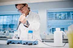 I dag består Aquateam COWI av åtte ansatte hvorav seks har doktorgrad. Blant dem er Ocelie Kjønnø. Foto: Ragnhild Heggem Fagerheim / COWI