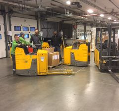 JUL I FREDRIKSTAD: Magnus, Christian, Mergim og Muhktar er blant mange som har sørget for tom juleterminal i Frederikstad.