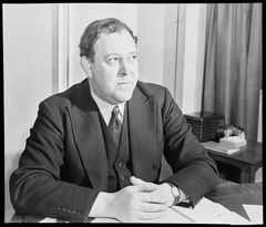 Trygve Lie mens han var utenriksminister i London, mars 1944. Foto: Ukjent. Arkivverket/Riksarkivet/NTBs krigsarkiv