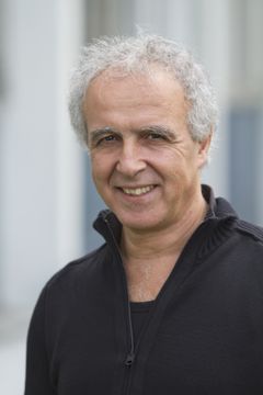 Professor Farid Ould-Saada leder den norske forskningsinnsatsen ved ATLAS-detektoren ved CERN
