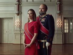 Atle Antonsen og Ine Jansen som kong Johan og dronning Isabella i «Kjære landsmenn». Foto: Bjørn Wad/TV 2