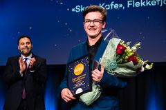 Vinner Årets nykommer i frivilligheten: Hunter Bjerkeli (20) startet i juni 2022 opp møteplassen «Skeiv Kafe» i Flekkefjord, i samarbeid med Flekkefjord Frivilligsentral. (Foto-CF-Salicath)