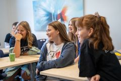 Elevene på Akademiet Realfagsskole Drammen synes det er moro med realfagsundervisning.