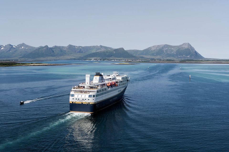 Havila Castor in Risøyrenna