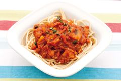 En ekte italiensk spagetti bolognese inneholder like mye revne gulrøtter som kjøtt i sausen.