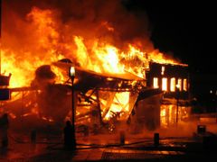 Feil håndtering av aske kan føre til storbrann. Illustrasjonsfoto: iStock.