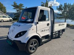 Denne elektriske bilen vil bli å se i bybildet i Kristiansund kommende vinter, knyttet til brøyting og strøing av gang- og sykkelarealene. Foto: Statens vegvesen.