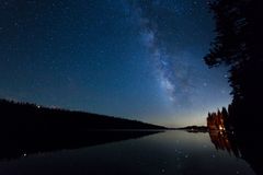 Årets Earth Hour markeres midt i en vanskelig tid for oss alle. Det er viktigere enn noensinne å komme sammen for vår felles fremtid, sier fungerende generalsekretær i WWF, Karoline Andaur. Foto: Wil Stewart