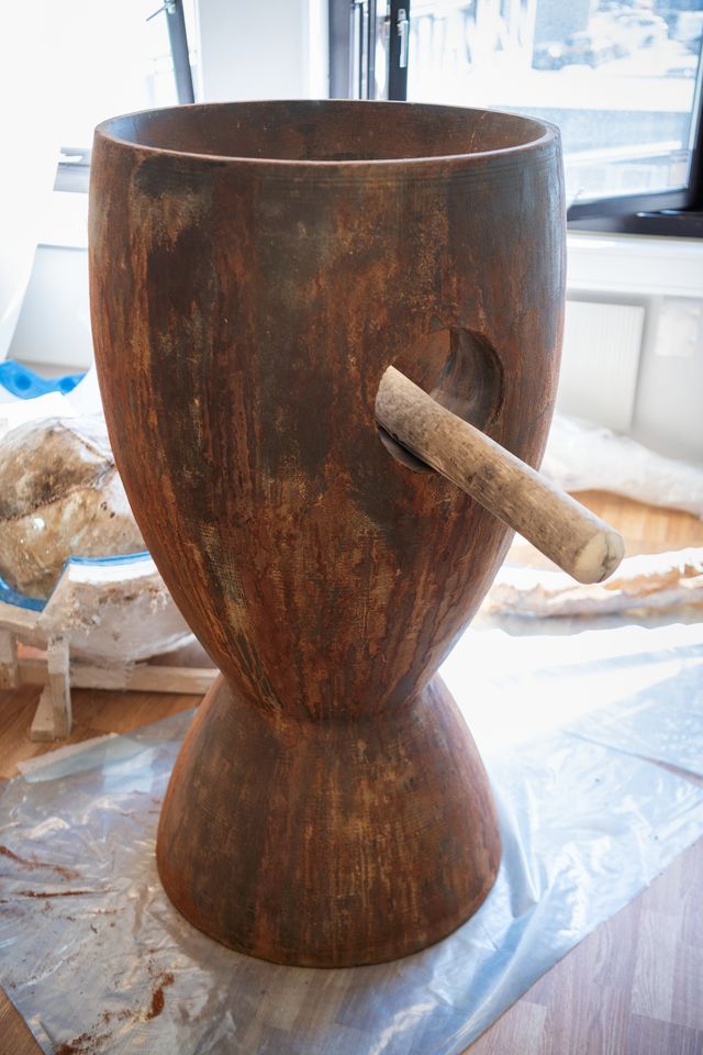 Detalj av «På leting etter Mukamusaba – En eksperimentell opera» under produksjon (2025). 