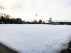 Voldsløkka is- og landhockeybane er verdens første hvor landhockey og bandy kombineres. Banen vil være dekket av kunstis for bandy i vinterhalvåret. Foto: Kultur- og idrettsbygg Oslo KF