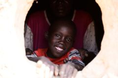 Kampene i Sudan mellom tropper fra den nasjonale hæren og en mektig rivaliserende milits kjent som Rapid Support Forces (RSF) brøt ut for nesten ti dager siden, og har hatt en ødeleggende innvirkning på sivile kvinner, menn og barn, og den store pågående humanitære operasjonen over hele landet. Foto: UNOCHA/Indeepvision.