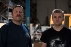 Overhalla: Far og sønn, Jo Roger og Ole Henrik Blengsli lever og ånder redningsbransjen – og disse gutta er de beste i området. Foto: National Geographic Channel.