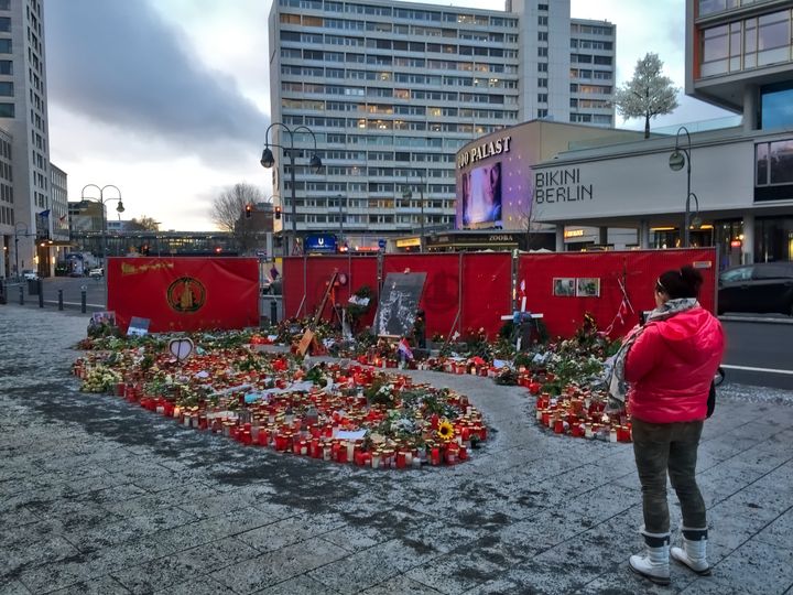 Terrorangrepet mot et julemarked i Berlin 19. desember 2016, medførte at tolv mennesker mistet livet da en semitrailer kjørte gjennom folkemengden. Ytterligere 56 personer ble fysisk skadet. Terrorangrep som dette ser ikke ut til å skremme folk fra å dra på storbyferie til populære byer i Vesten, viser ny undersøkelse. (Foto: Sigmund Clementz, If)