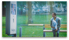 Fra filmen "frivillig kaffeprat". Har Norge blitt varmere eller kaldere? En pratsom enkemann ba fremmede på kaffe fra et reklameboard i et busskur.