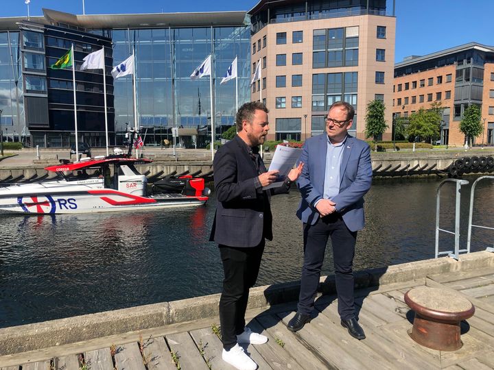 Næringsminister Torbjørn Røe Isaksen og fungerende sjøfartsdirektør Alf Tore Sørheim. Foto: NFD