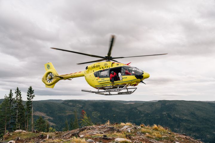 Legehelikopter under trening på Torpomoen i september i år. Foto: Marius Svaleng Andresen/Stiftelsen Norsk Luftambulanse