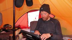 Polarhistoriker og ekspedisjonens leder Harald Dag Jølle skal oppdatere bloggen fra ekspedisjonen. Foto: Vegard Ulvang