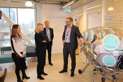 F.v. Rannveig Fadum, Innovasjon Norge, næringsminister Monica Mæland, direktør i Inven2 Ole Kristian Hjelstuen, sjef i Epiguard Fridtjof Heyerdahl.