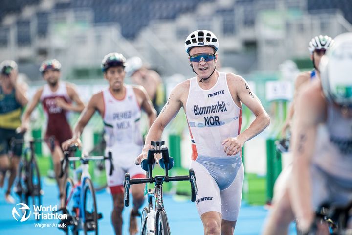 Foto: Wagner Araujo - Blummenfelt på vei ut av skiftesonen under OL i Tokyo