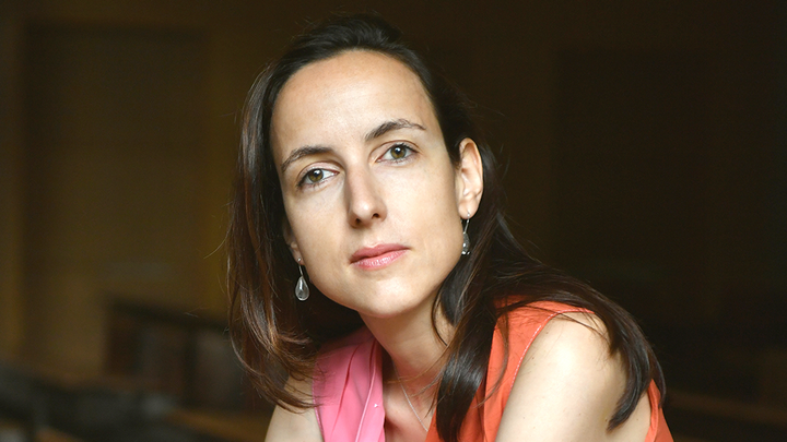 Julia Cagé er en ledende europeisk forsker innenfor medieøkonomi, politisk deltagelse og politiske holdninger. Photo: Philip Conrad.