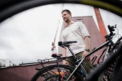 Steffen Hovde, vegplanlegger i COWI, har jobbet med sykkel i by i 10 år. Foto: Ragnhild Heggem Fagerheim