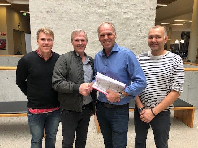 F.v: Prosjektleder Halvard Hinlo (Skanska), Distriktssjef Olav A. Orthe (Skanska), Eiendomssjef Hans Christian Gram (Kristiansand Eiendom), Prosjektleder Lasse C. Eikaas (Kristiansand Eiendom)