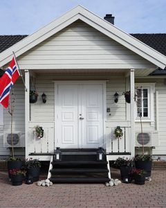 RENT INNGANGSPARTI: Det norske flagget ønsker gjestene velkommen. Foto: Renate Larsen Lorentzen (@casachicks)