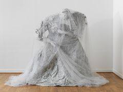 Niki de Saint Phalle, The Bride (or Miss Haversham's Dream or When You Love Somebody, 1965. © 2022 NIKI CHARITABLE ART FOUNDATION, med enerett / BONO, Oslo 2022