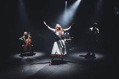 Kajsa Balto med band - Kajsa Balto, vokal - Ragnhild Tronsmo Haugland, cello - Aleksander Sjølie, gitar - Karoline Bjørhei, trommer og perkusjon. Foto: Ørjan Marakatt Bertelsen