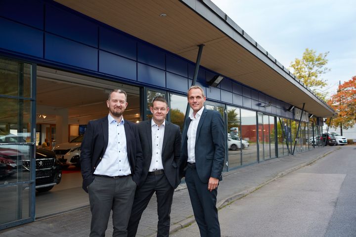 Marius Thorberg, påtroppende leder for PSA Retail Oslo sammen med Thorbjørn Myrhaug, direktør for PSA Norge og Marius Hayler, adm. direktør for Bertel O. Steen Detalj. Foto:
Bertel O. Steen/Jarle Nyttingnes