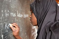 I Niger er 24% av barna frarøvet deres rett til utdanning på grunn av konflikt. Konflikt gjør det utrygt spesielt for jenter da seksualisert vold i konflikt berører særlig jenter og unge kvinner. Foto: Plan International.