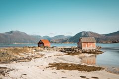 De siste fem årene har det i snitt vært 239 timer med sol i Tromsø i juli. Det gjør at sola statistisk sett skinner mer i Tromsø i fellesferien enn den gjør i Trondheim og Bergen. Foto: Thomas Claeys
