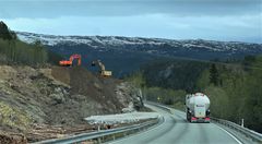 Tirsdagsstengt E6: Arbeidene som utføres på Lien i Grane fører til at eksisterende E6 hver tirsdag i tre og en halv måned må stenges i to timer  fra kl. 22.00 - 24.00. Foto: Statens vegvesen.