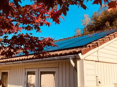 Enova har økt støtten til solceller. I tillegg har de høye strømprisene kuttet nedbetalingstiden for solcellepanel betraktelig. Foto: Fjordkraft
