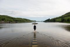 Trælvikosen, Nasjonal turistveg Helgelandskysten. Fullført 2022. Arkitekt: Snøhetta - Landskapsarkitekt Thea Kvamme Hartmann.
Foto: Snøhetta - Ivar Kvaal