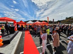 Mange til stede da døgnhvileplassen og veiserviceanlegget på Langrønningen ble offisiellt åpnet 3. juli.