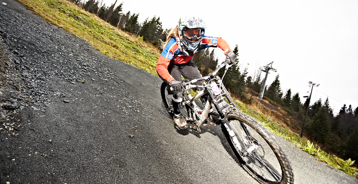 Det blir stadig flere jenter og kvinner i norsk idrett. Foto: Eirik Førde