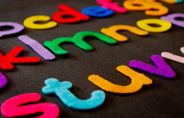 Regjeringen har foreslått at det som hovedregel skal være barn til stede i styret som observatører i alle borettslag og sameier der det bor barn. (Foto: Pexels)
