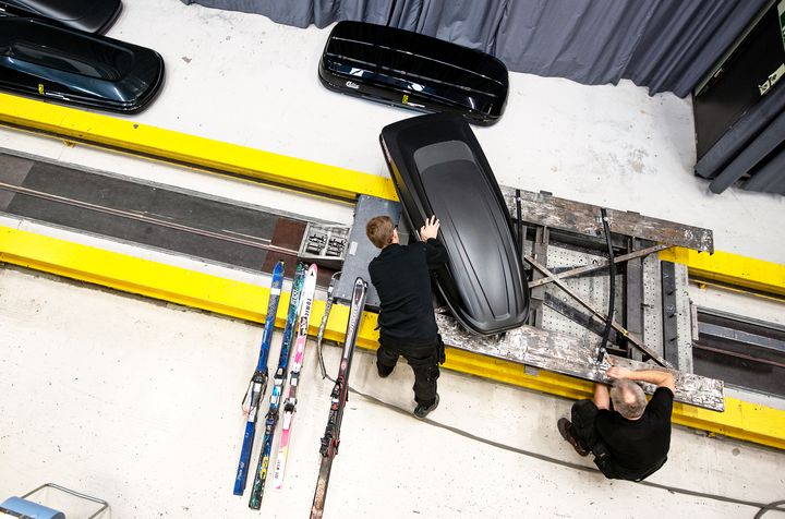 Vet du hva takboksen eller skiboksen din tåler ved en kollisjon? NAF har testet ni populære takbokser, og fire av dem får stryk i kollisjonstesten. (Foto: NAF/Testfakta)
