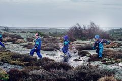PFASer er en stor gruppe syntetiske stoffer, og finnes blant annet i tekstiler. Foto: Øyvind Haug.