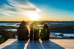 Nordmenn er bekymret for økonomien sin, men vurderer å kutte forsikringer for å spare penger. Foto: Shutterstock / NTB