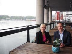 Monica Ahyee, direktør i Innovasjon Norge Nordland, og Tomas Norvoll, fylkesrådsleder i Nordland, oppfordrer nordlandsbedrifter til å bli en del av The Explorer. Foto: Evgenia Marvold/Innovasjon Norge.